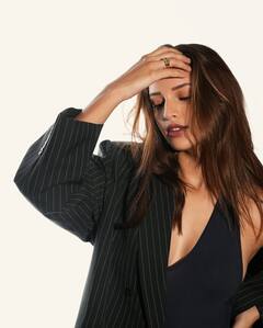 Tripti Dimri: બ્લેક સ્ટાઈલિશ આઉટફિટમાં તૃપ્તિ ડિમરીએ બતાવ્યો હોટ અંદાજ, જુઓ તસવીરો