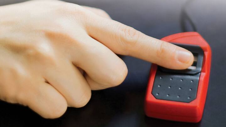 आपको बता दें कि बहुत से ऐसे लोग हैं जो कि गलत दस्तावेजों के आधार पर और गलत जानकारी देकर राशन कार्ड पर कम कीमत पर राशन की सुविधा का लाभ उठा रहे हैं. इन्हीं लोगों को चिन्हित करने के लिए सरकार ने ई केवाईसी की प्रक्रिया सभी के लिए अनिवार्य कर दी है.