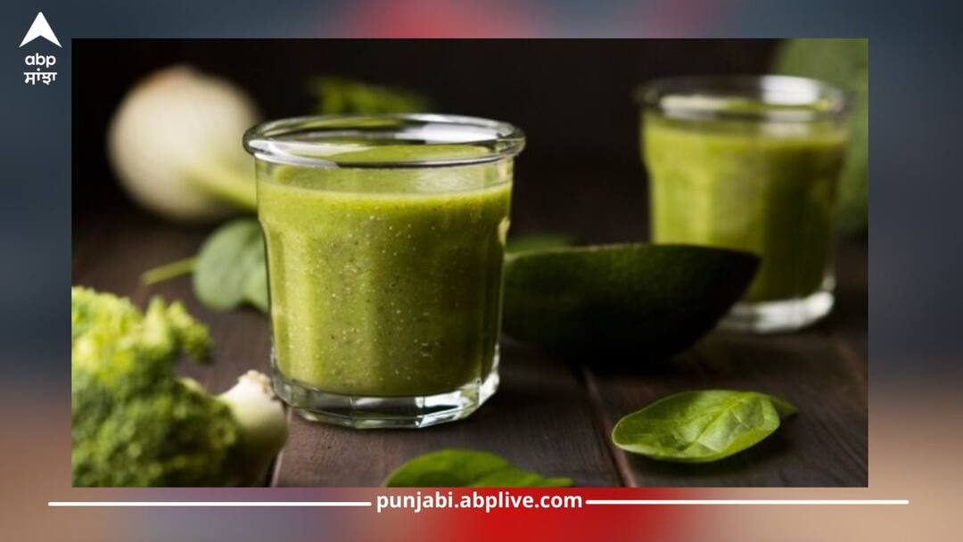 Drink This Leaf Juice for 21 Days to Control Sugar and These 3 Other Diseases 21 ਦਿਨਾਂ ਤੱਕ ਪੀਓ ਇਸ ਪੱਤੇ ਦਾ ਜੂਸ, ਸ਼ੂਗਰ ਸਮੇਤ ਇਹ 3 ਬਿਮਾਰੀਆਂ ਕੰਟਰੋਲ 'ਚ ਰਹਿਣਗੀਆਂ!