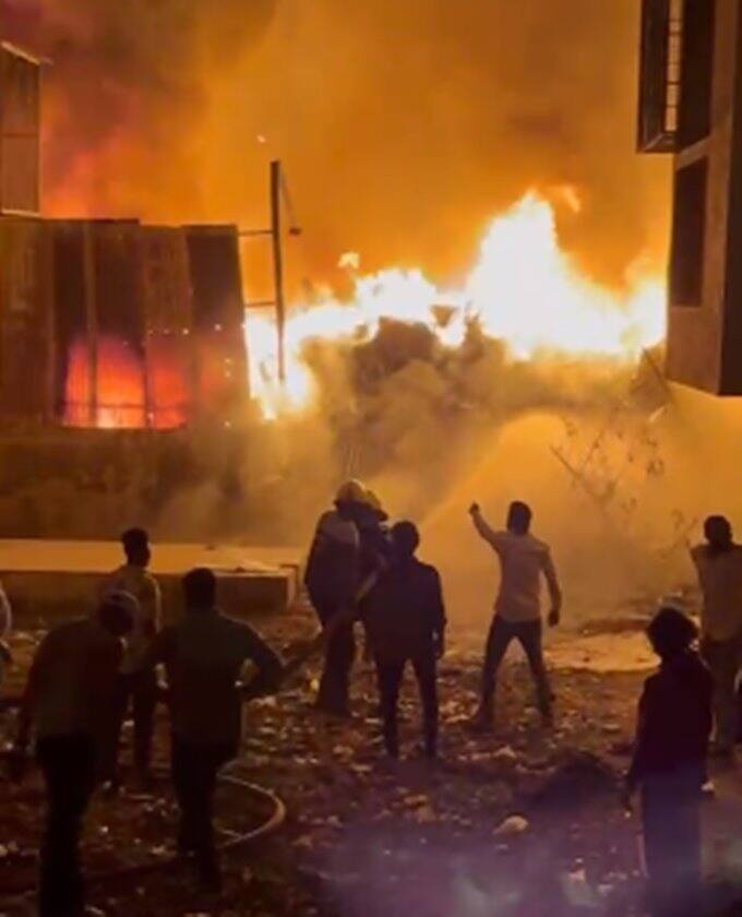 शहरातील हडपसर, वैदुवाडी याठिकाणी एका भंगार मालाचे गोडाऊनला आग लागल्याची घटना घडली