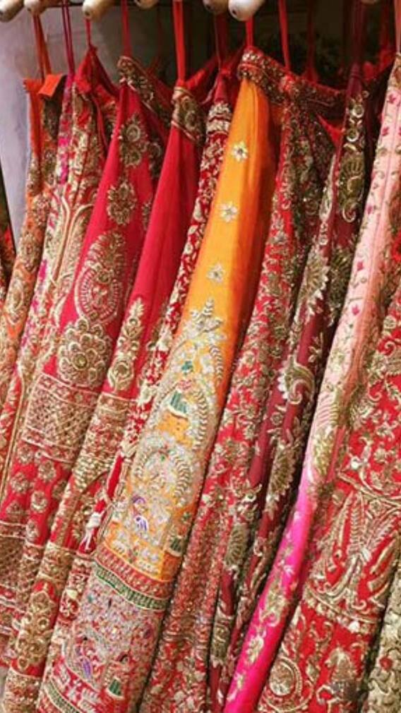 लखनऊ की इस मार्केट में मिलते हैं सस्ते और डिजाइनर ब्राइडल लहंगे