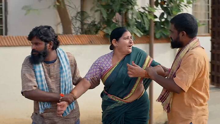 క్రిష్-సత్య...ఆ నర్స్ ఇంటికి వెళ్లోలోగానే మహదేవయ్య మనుషులు వచ్చి నర్స్ మేరీని కిడ్నాప్ చేసి తీసుకెళ్లిపోతారు. చుట్టుపక్కల వాళ్లు వచ్చి అడిగినా మేం తన చుట్టాలం అని అబద్ధం చెబుతారు. ఆ వ్యాన్ క్రిష్-సత్యను క్రాస్ చేసి వెళుతుంది.