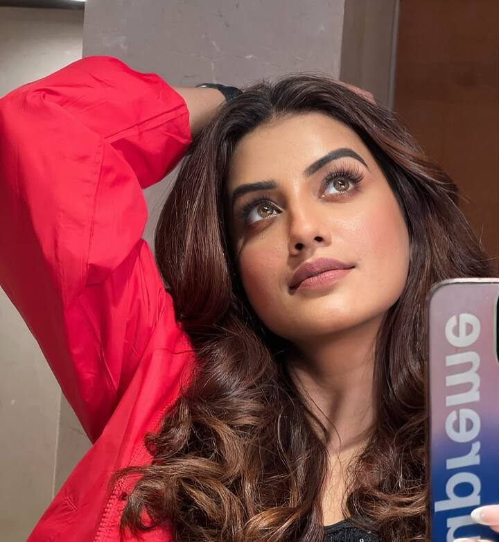 अक्षरा सिंहर ने अपने इंस्टाग्राम पर हाल ही में अपनी कुछ फोटोज शेयर की हैं. ये तस्वीरें सोशल मीडिया पर वायरल हो रही हैं.