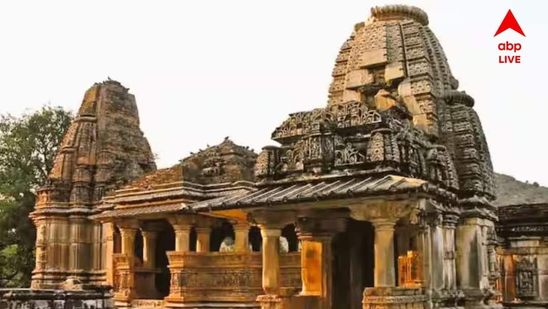 Rajasthan Eklingji Temple In Udaipur Bans Mobile Short Dresses Rajasthan Eklingji Temple : মিনি-স্কার্ট নয়, পরা যাবে না বারমুডাও ! ভারতের এই প্রসিদ্ধ মন্দিরে জারি কড়া পোশাকবিধি, মোবাইলেও 'না'