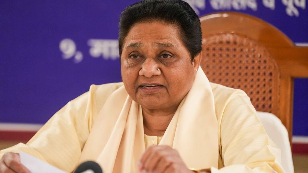 Mayawati Refutes Reports Of Expelling Party Leader Over Son Marrying Daughter Of SP MLA Mayawati Refutes Reports Of Expelling Party Leader Over Son Marrying Daughter Of SP MLA