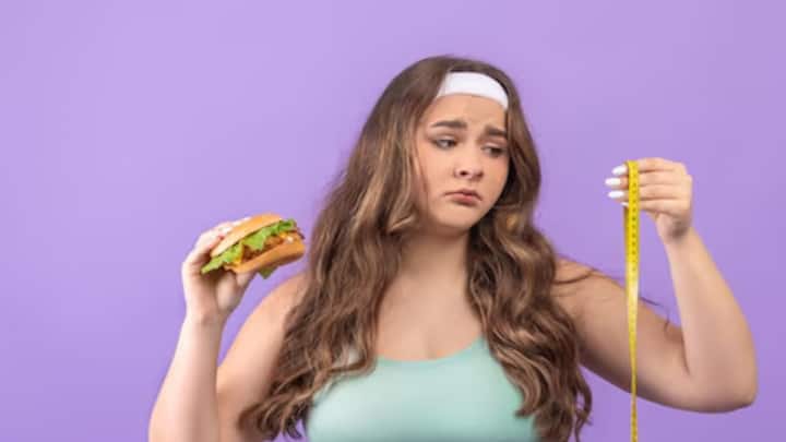 কিন্তু দীর্ঘ সময় ধরে স্থূলকায় যাঁরা, তাঁদের ত্বক আগের অবস্থায় ফিরে যেতে পারে না। এক্ষেত্রে কোলাজেন এবং ইলাস্টিন ফাইবার ক্ষতিগ্রস্ত হয়। ফলে রোগা হলেও সঙ্কোচন ঘটে না।