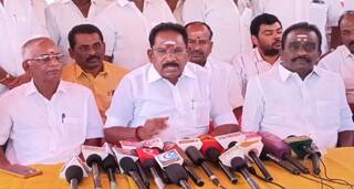 இந்த ஆண்டின் சிறந்த காமெடி இதுதான் - செல்லூர் ராஜூ கிளிக் செய்வது எதை தெரியுமா?