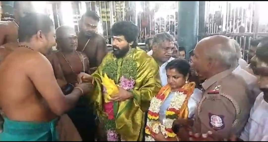 Sivakarthikeyan :  ஒரே ஒரு செல்ஃபி சார்! அழகர் கோவிலில் சிவகார்த்திகேயன்! ஃபோட்டோக்காக போட்டி போட்ட ரசிகர்கள்..