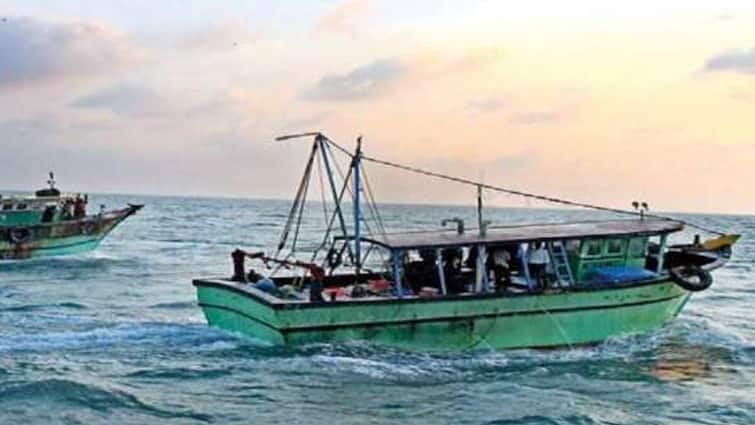 tamilnadu 8 fieshermen from pamban arrested by srilankan navy TN Fishermen Arrest: ஓயாத வேதனை - தமிழக மீனவர்கள் 8 பேர் கைது, சிறைபிடித்து சென்ற இலங்கை கடற்படை
