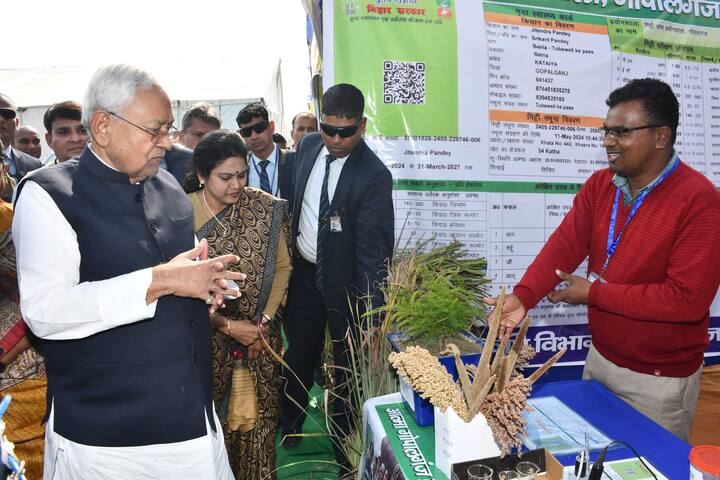 मुख्यमंत्री ने अधिकारियों को निर्देश देते हुए कहा कि आज यहां दुग्ध उत्पाद संयंत्र का शिलान्यास किया गया है, इसका काम निर्धारित समय सीमा के अंदर पूर्ण कराएं. इसका काम पूरा हो जाने से आसपास के इलाके के लोगों को काफी फायदा मिलेगा.