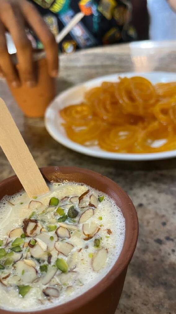गरम दूध आणि जिलेबी खाण्याचे आरोग्यदायी फायदे!