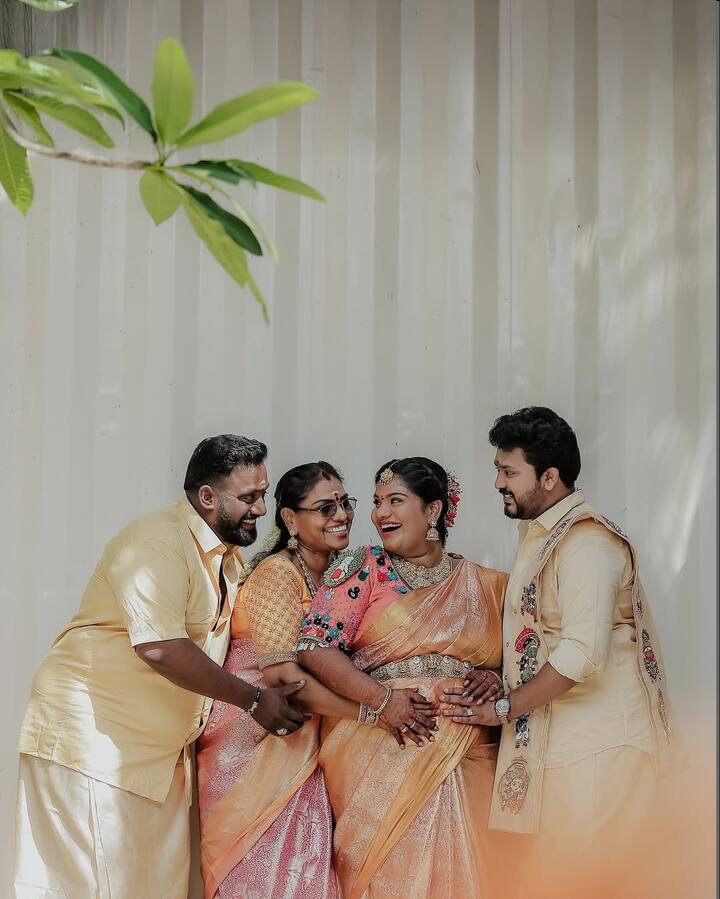 'தர்மசக்கரம்' திரைப்படத்தின் மூலம், சினிமாவில் அறிமுகமாகி இருந்தாலும் இவரை ரசிகர்கள் மத்தியில் மிகவும் பிரபலப்படுத்தியது சின்னத்திரை ரியாலிட்டி நிகழ்ச்சிகள் தான்.