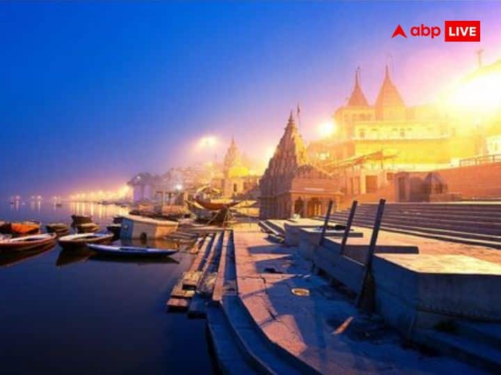 वाराणसी में काशी विश्वनाथ मंदिर के पास मां अन्नपूर्णा का मंदिर दशाश्वमेध मार्ग, विश्वनाथ गली में स्थित है. अपने धार्मिक महत्व और ऐतिहासिक आकर्षण के लिए यह मंदिर प्रसिद्ध है. भक्त जीवन में सुख और समृद्धि के लिए मां का आशीर्वाद लेने इस मंदिर में जाते हैं.