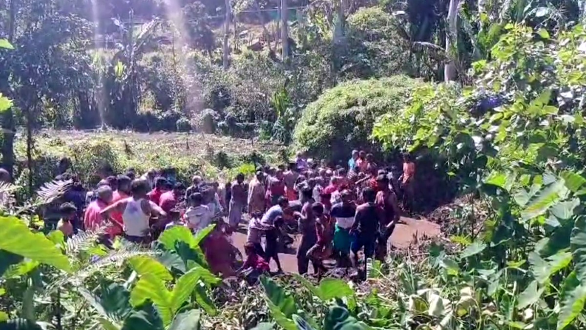 Kodaikanal: உடலில் சேற்றை பூசிக்கொண்டு ஆயிரக்கணக்கான ஆண்கள் நடத்திய வினோத திருவிழா!