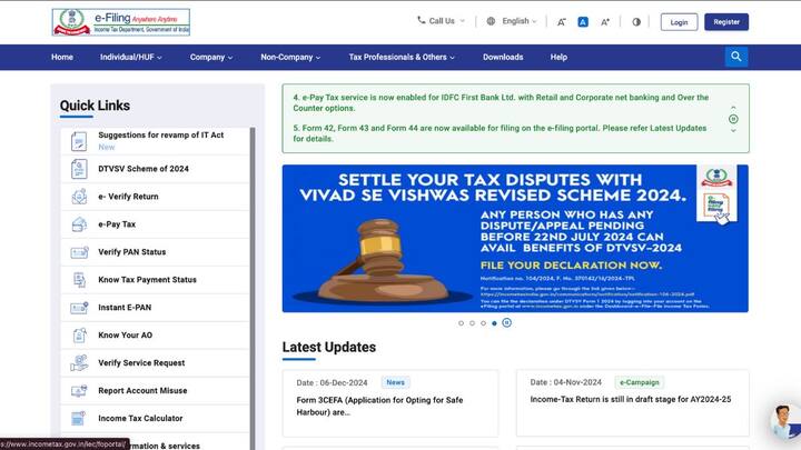 ई-पैन कार्ड बनवाने के लिए सबसे पहले आपको इनकम टैक्स विभाग की आधिकारिक वेबसाइट https://www.incometax.gov.in/iec/foportal/ पर जाना होगा. इसके बाद आपको यहां पर 'क्विक लिंक्स' वाले सेक्शन में क्लिक करना है.