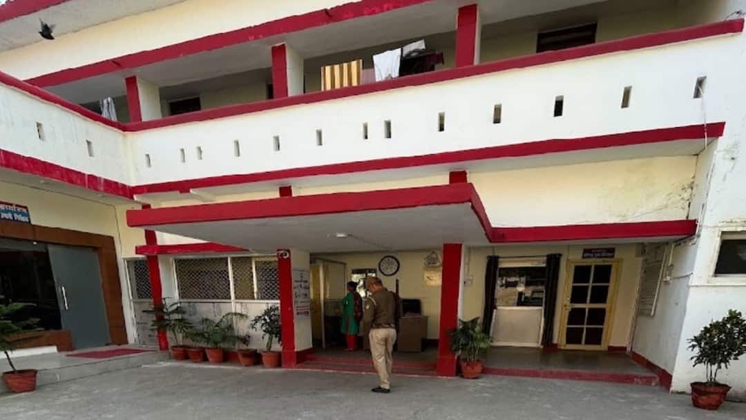 Nainital News Rats drank liquor kept in warehouse of Ramnagar Kotwali termites damaged documents ann Uttarakhand: रामनगर कोतवाली के मालखाने में रखी शराब पी गए चूहे, दीमक ने दस्तावेजों का पहुंचाया नुकसान