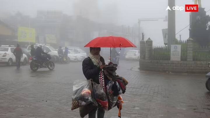 તમિલનાડુ, કેરળ અને તટીય આંધ્રપ્રદેશમાં ભારે વરસાદની સંભાવના છે. દક્ષિણ કર્ણાટક અને કેરળના ઘણા ભાગોમાં ગાજવીજ સાથે વીજળી પડવાની સંભાવના છે. લો પ્રેશર વિસ્તારને કારણે તમિલનાડુમાં ભારેથી અતિભારે વરસાદ પડી શકે છે.