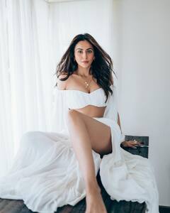 बॉलीवुड ही नहीं साउथ की भी पॉपुलर एक्ट्रेस है लाल पगड़ी वाली ये क्यूट बच्ची, कमाई में पति को देती हैं मात, पहचाना?