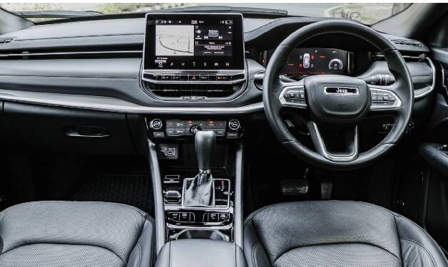 ਇਸ ਮਹੀਨੇ ਕਾਰ ਖਰੀਦਣ ਦਾ ਜ਼ਿਆਦਾ ਫਾਇਦਾ ਹੈ, ਕਿਉਂਕਿ ਅਗਲੇ ਸਾਲ ਤੋਂ ਕਾਰਾਂ ਮਹਿੰਗੀਆਂ ਹੋਣ ਜਾ ਰਹੀਆਂ ਹਨ। ਖੈਰ, ਕਾਰ ਕੰਪਨੀ ਜੀਪ ਇੰਡੀਆ ਨੇ ਆਪਣੀ ਮਸ਼ਹੂਰ SUV ਜੀਪ ਕੰਪਾਸ 'ਤੇ ਚੰਗੀ ਛੋਟ ਦੀ ਪੇਸ਼ਕਸ਼ ਕੀਤੀ ਹੈ। ਇਹ 5 ਸੀਟਰ SUV ਹੈ, ਜਿਸ ਨੂੰ ਗਾਹਕਾਂ ਵੱਲੋਂ ਕਾਫੀ ਪਸੰਦ ਕੀਤਾ ਜਾ ਰਿਹਾ ਹੈ।