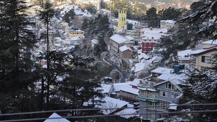 Shimla Witnesses Early December Snowfall After 52 Years, 87 Roads Across Himachal Blocked