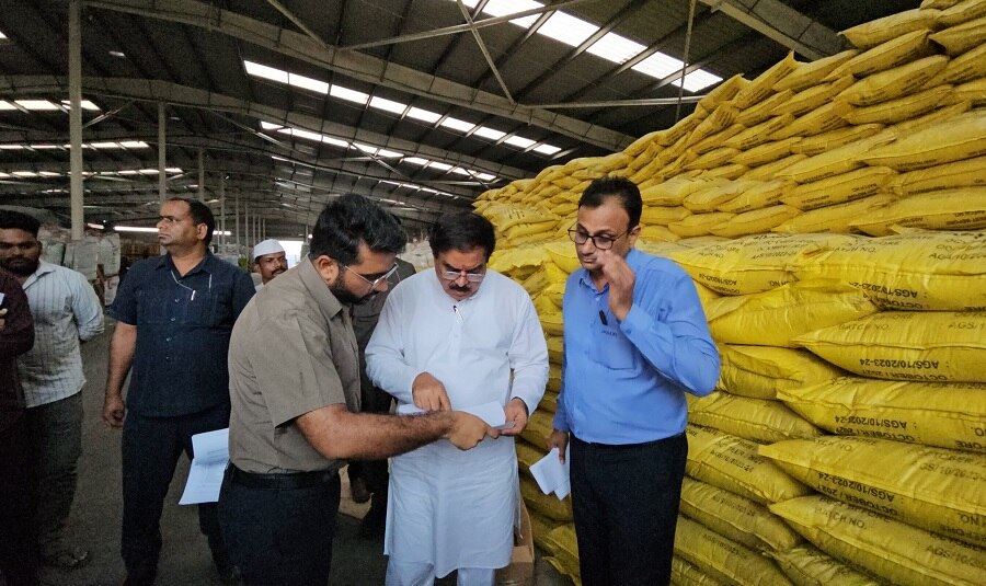 Vizag Port Rice Smuggling: రూటు మార్చిన కేటుగాళ్లు, విశాఖ పోర్టులో 483 మెట్రిక్ టన్నుల రేష‌న్ బియ్యం సీజ్‌