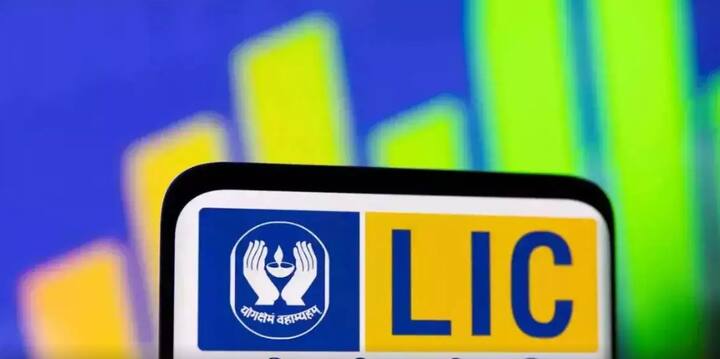 या प्लॅनअंतर्गत तुम्हाला दोन प्रकारे पैसे भरता येतात. सिंगल लाईफ या पर्यायाचा वापर केल्यास पॉलिसिधारक जिवंत आहे, तोपर्यंत त्या व्यक्तीला पेन्शन दिले जाते. पेन्शनधारकाच्या मृत्यूनंतर ती रक्कम नॉमिनीला परत केले जातात.