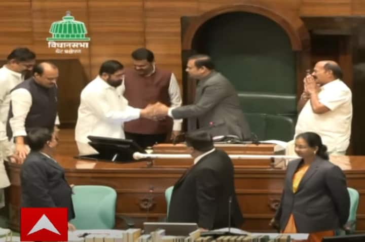 राहुल नार्वेकर यांची निवड झाल्यानंतर परंपरेनूसार राहुल नार्वेकर यांना मुख्यमंत्री, उपमुख्यमंत्री विधानसभा अध्यक्षांच्या दालनात घेऊन गेले. (photo credit-Maharashtra vidhan sabha)