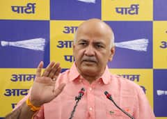 AAP ने पटपड़गंज से क्यों बदली मनीष सिसोदिया की सीट? पार्टी के सर्वे में ही हुआ बड़ा खुलासा