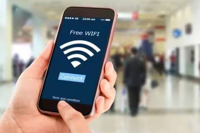 ਜਦੋਂ ਤੁਸੀਂ ਹੋਟਲ ਦਾ ਕਮਰਾ ਬੁੱਕ ਕਰ ਰਹੇ ਹੋ। ਇਸ ਲਈ ਕਦੇ ਵੀ ਜਨਤਕ ਵਾਈ-ਫਾਈ ਦੀ ਵਰਤੋਂ ਨਾ ਕਰੋ। ਹਮੇਸ਼ਾ ਪ੍ਰਾਈਵੇਟ ਨੈੱਟਵਰਕ ਦੀ ਵਰਤੋਂ ਕਰਕੇ ਹੋਟਲ ਦੇ ਕਮਰੇ ਆਨਲਾਈਨ ਬੁੱਕ ਕਰੋ। ਇਸ ਨਾਲ ਤੁਹਾਡੀ ਡਿਟੇਲ ਲੀਕ ਹੋਣ ਦਾ ਕੋਈ ਖਤਰਾ ਨਹੀਂ ਹੋਵੇਗਾ।