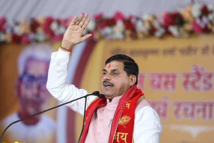 शाजापुर में मेडिकल कॉलेज की घोषणा करते हुए मुख्यमंत्री डॉ. यादव ने कहा कि वर्तमान में प्रदेश में 30 मेडिकल कॉलेज संचालित हैं, 08 मेडिकल कॉलेज निर्माणाधीन है और 14 मेडिकल कॉलेज टेण्डर स्तर पर हैं. टेण्डर स्तर पर स्थित मेडिकल कॉलेजों में से एक शाजापुर में मेडिकल कॉलेज और शुजालपुर में एक आयुर्वेदिक मेडिकल कॉलेज खोला जायेगा.