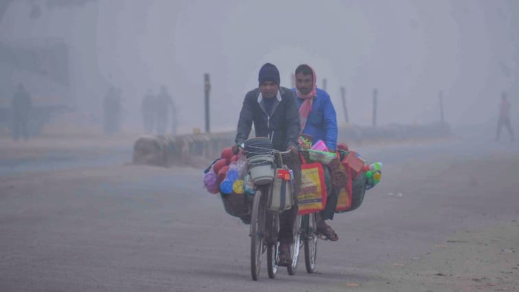 Winter Chill Sets In As Temperature Drops To 8° Celsius In Delhi, IMD Forecasts Fresh Rainfall Today