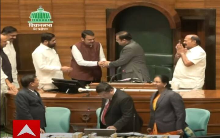 मुख्यमंत्री देवेंद्र फडणवीस (Devendra Fadnavis) यांनी विधानसभा अध्यक्ष म्हणुन राहूल नार्वेकर यांची निवड करावी, यासाठी प्रस्ताव मांडला. यानंतर अनिल पाटील यांनी अनुमोदन दिलं. (photo credit-Maharashtra vidhan sabha)