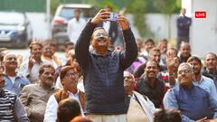 ऑटो चालकों से अपने घर पर मिले अरविंद केजरीवाल, सेल्फी भी ली, शेयर की तस्वीरें