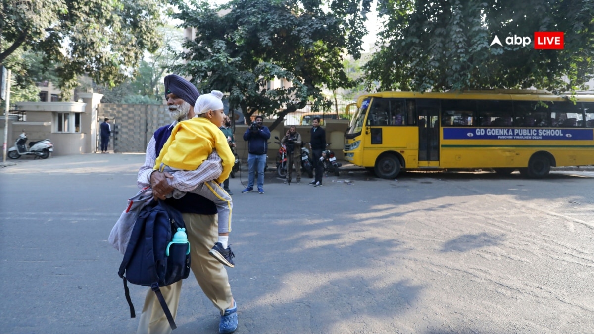 ‘हम अपने बच्चों को स्कूल कैसे भेज पाएंगे’, बम की धमकियों के बाद अभिभावकों में दहशत