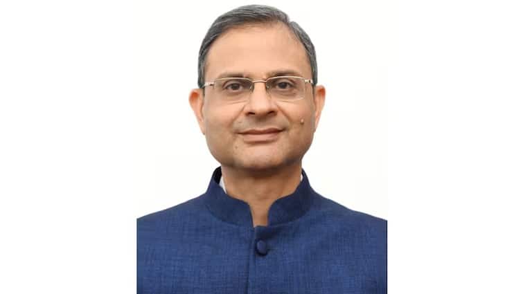 RBI New Governor: রিজার্ভ ব্যাঙ্কের নতুন গভর্নরের নাম ঘোষণা, শক্তিকান্ত দাসের জায়গায় আসছেন ইনি, কী যোগ্যতা জানেন ? New RBI Governor Revenue Secretary Sanjay Malhotra To Replace Shaktikanta Das RBI New Governor: রিজার্ভ ব্যাঙ্কের নতুন গভর্নরের নাম ঘোষণা, শক্তিকান্ত দাসের জায়গায় আসছেন ইনি, কী যোগ্যতা জানেন ?