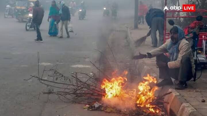 દિલ્હી-NCR સહિત સમગ્ર દેશમાં હવામાને પલટો લીધો છે. નવેમ્બર દરમિયાન ઉત્તર ભારતમાં તાપમાન સામાન્ય હતું, ત્યારે હવે ઠંડી ઝડપથી વધી રહી છે. ઘણી જગ્યાએ તાપમાન 10 ડિગ્રી સેલ્સિયસથી નીચે ગયું છે. પહાડી વિસ્તારોમાં હિમવર્ષાના કારણે મેદાની વિસ્તારોમાં પણ ઠંડીનું પ્રમાણ વધ્યું છે. દક્ષિણ ભારતના કેટલાક ભાગોમાં હજુ પણ વરસાદ પડી રહ્યો છે.