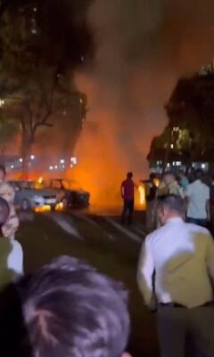 Mumabi Fire In Car Parking: BMW सह तीन गाड्या जळून खाक; गर्दुल्यांनी लावली आग?, अंधेरीमधील धक्कादायक घटना