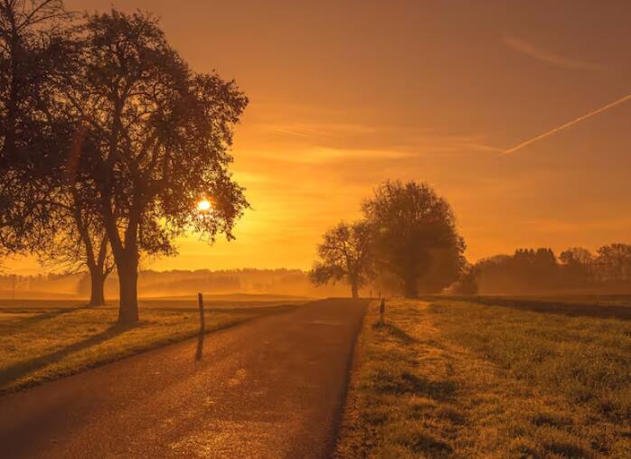 ਜ਼ਿਕਰਯੋਗ ਹੈ ਕਿ ਇਹ ਸੜਕ ਜੂਨ 1999 ਵਿੱਚ ਬਣੀ ਸੀ। ਪਹਿਲਾਂ ਇੱਥੇ ਪਹੁੰਚਣ ਲਈ ਕਿਸ਼ਤੀ ਦਾ ਸਹਾਰਾ ਲੈਣਾ ਪੈਂਦਾ ਸੀ। ਨਾਰਵੇ ਵਿੱਚ 6 ਮਹੀਨੇ ਸੂਰਜ ਨਹੀਂ ਚੜ੍ਹਦਾ, ਜਿਸ ਕਾਰਨ 6 ਮਹੀਨੇ ਹਨੇਰਾ ਰਹਿੰਦਾ ਹੈ ਅਤੇ ਬਾਕੀ 6 ਮਹੀਨੇ ਸੂਰਜ ਦਿਖਾਈ ਦਿੰਦਾ ਹੈ।