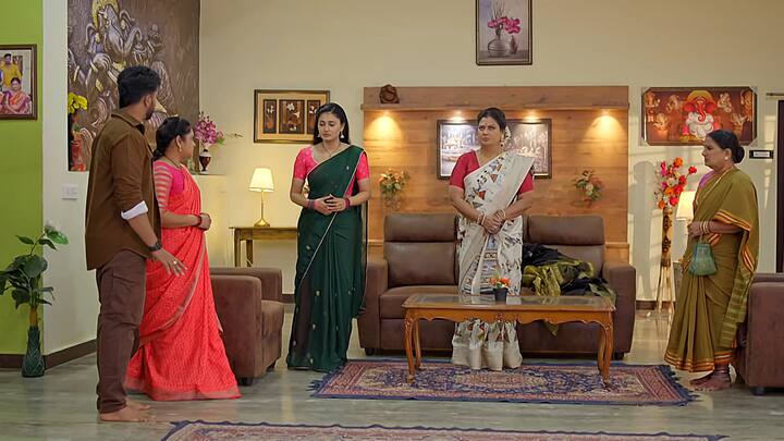 ఇంతలో ఎంట్రీ ఇచ్చిన క్రిష్..ఏమైందని అడుగుతాడు. పుట్టింటికి వెళ్లాలని అత్తయ్యను అడిగాను అంటుంది. సరే పద నేను దింపుతా అంటాడు. నేను వద్దన్నా అంటుంది భైరవి..పది రోజులు ఉండిపోయేందుకు వెళ్లడంలేదు పోయిరానీ అంటాడు క్రిష్. పుట్టింట్లో నా అవసరం ఉంది వెళ్లాలి అని రిక్వెస్ట్ చేసి వెళ్లిపోతుంది