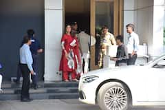 राज कपूर की 100वीं जयंती से पहले पीएम मोदी से मिलने के लिए रवाना हुआ कपूर परिवार, रेड सूट में करीना के सामने सब लगे फेल