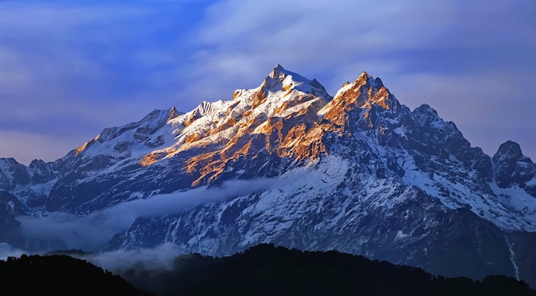 Which mountains of the world are not given permission to climb what is the reason behind this दुनिया के किन पर्वतों पर नहीं दी जाती चढ़ने की परमिशन, इसके पीछे क्या है वजह?