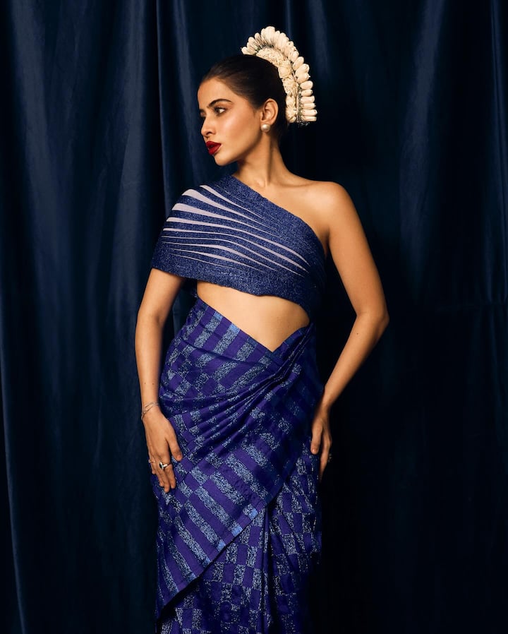 इंटरनेट सेन्सेशनने अलीकडेच फॅशन आंत्रप्रेन्योर फंडाच्या रेड कार्पेटवर तिची फ्यूजन शैली दाखवली.