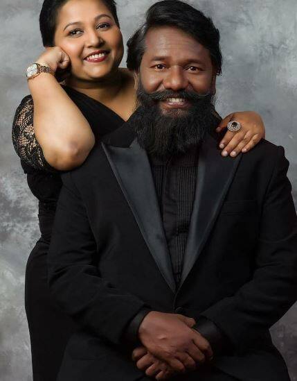 காமெடி நடிகர், தயாரிப்பாளர், பாடகர், அரசியல்வாதி என பல பரிமாணங்களில் பார்க்கப்படும் கருணாஸ் ஹோட்டல் நடத்தி வருவது பலருக்கும் தெரிந்திருக்க வாய்ப்பில்லை. சென்னை சாலிகிராமத்தில் 'ரத்ன விலாஸ்' என்கிற உணவகத்தை தான் இவர் நடத்தி வருகிறார்.