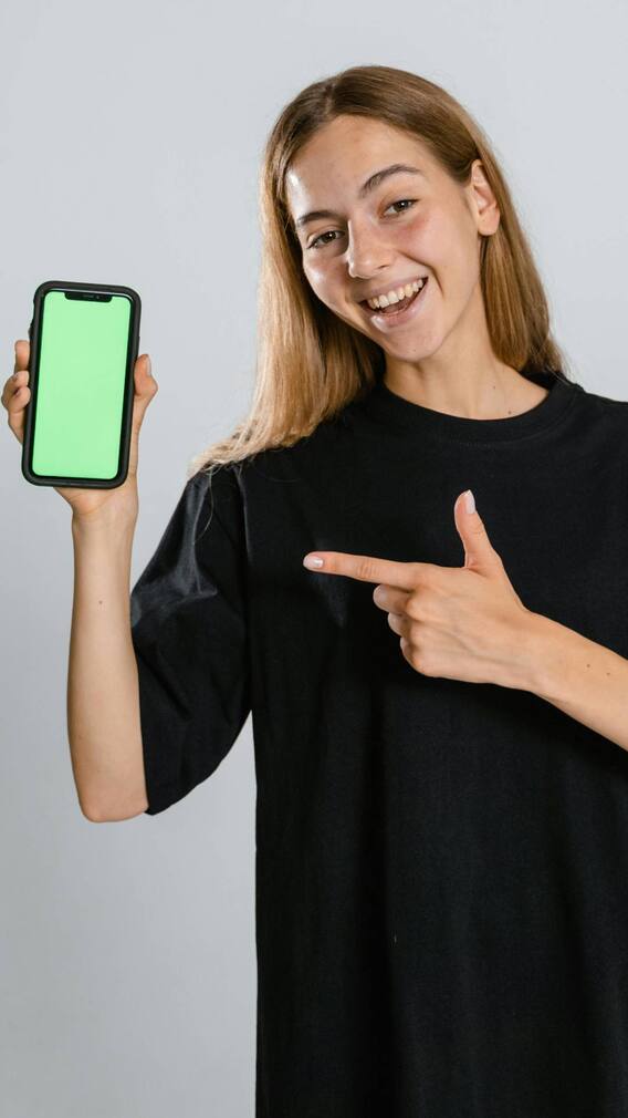 हर फोन में आने लगी है AMOLED Display, इसका मतलब क्या होता है?