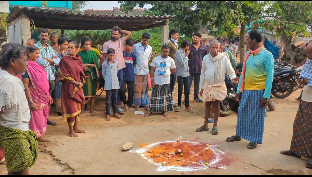 Ichchapuram News: ఆంధ్రా ఒడిశా సరిహద్దు గ్రామంలో క్షుద్రపూజలు -బయటకు రావడానికి జనం బెంబేలు