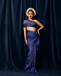 PHOTO: बिना ब्लाऊजवाल्या साडीमध्ये उर्फी पोहचली कार्यक्रमात; फ्यूजन लूकमध्ये दिसतेय खास!