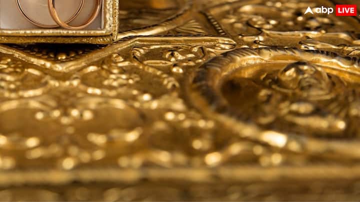 जापान इस लास्ट में 8वें नंबर पर है. जापान के पास 845.97 टन गोल्ड रिजर्व है. 9वें नंबर पर नीदरलैंड है. नीदरलैंड के पास 612.45 टन सोना रिजर्व में पड़ा हुआ है. वहीं, 10वें नंबर पर है तुर्किए. तुर्किए के पास 595.37 टन सोना रिजर्व में पड़ा हुआ है.