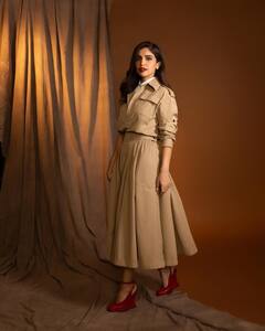 बॉलिवूड अभिनेत्री भूमी पेडणेकरने पुन्हा शेअर केला हॉट लूक; ब्लॅक ड्रेसमध्ये दिसतेय झकास!