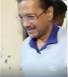 केजरीवाल ने ऑटो चालक के घर खाया खाना | ABP NEWS SHORTS