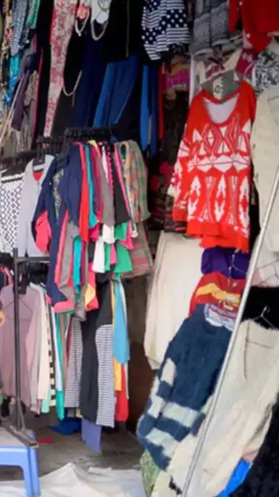 नोएडा में लगी विंटर स्पेशल सेल, 250 रुपये में पाएं एक किलो कपड़े और होम डेकोर